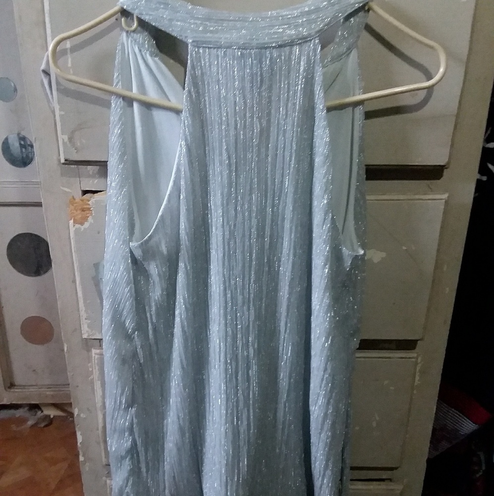 Worthington halter top, beautiful metalic color ,
